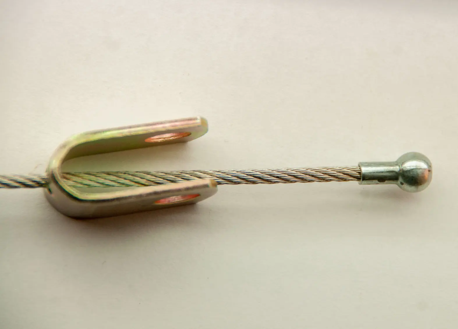 Ball shank and strapfork end fitting on cable