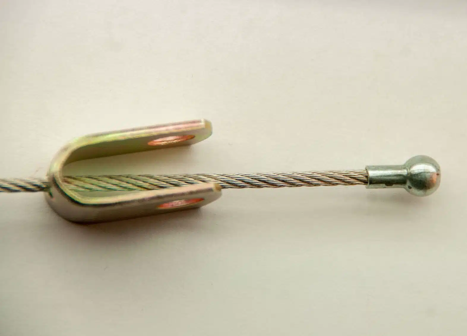 Ball shank and strapfork end fitting on cable